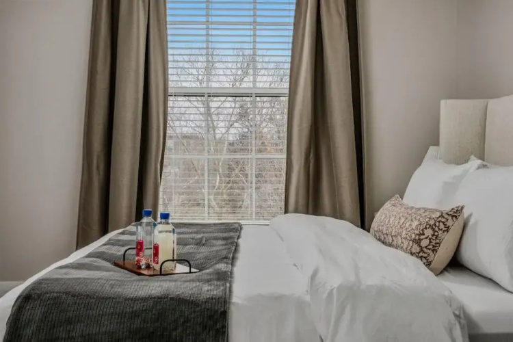 Downtown Luxury - Top Floor 2BR at Topiary Park