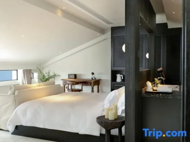 Suite with water view