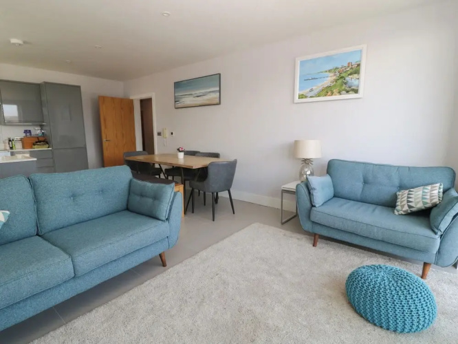 7 Warren Edge Close