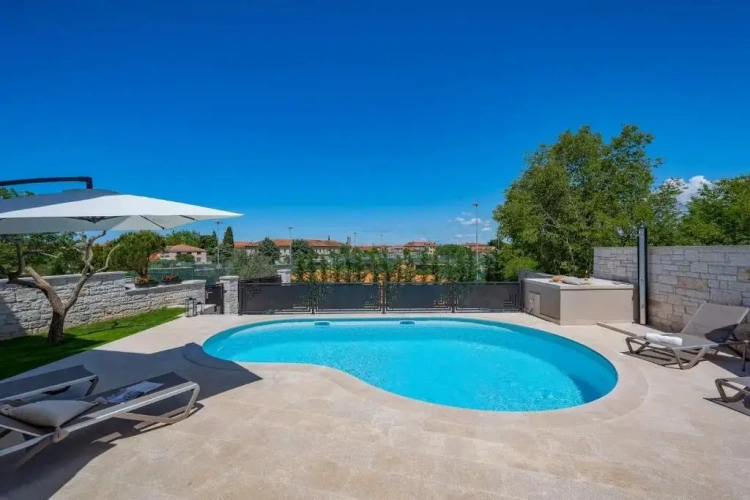 3 Bedrooms Villa