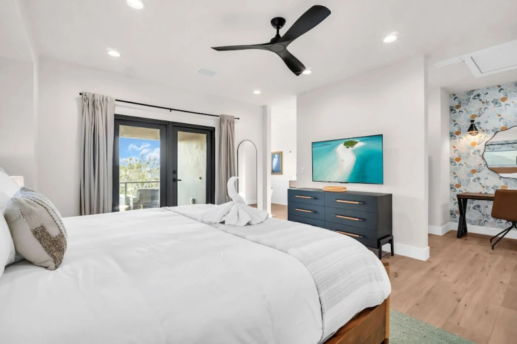 NEW 4 Bed 3 Bath Heated Salt Pool Walk2beach