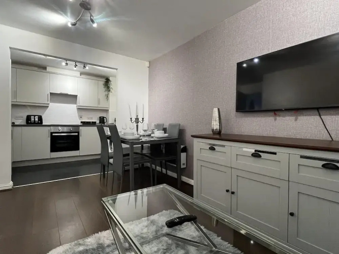 Modern Spacious Apartment in Private Grounds
