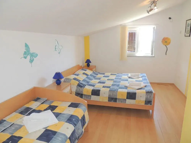 Apartment and rooms Brzac