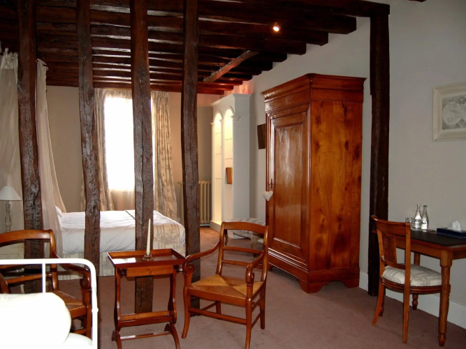 Logis Hôtel Restaurant Le Cheval Blanc