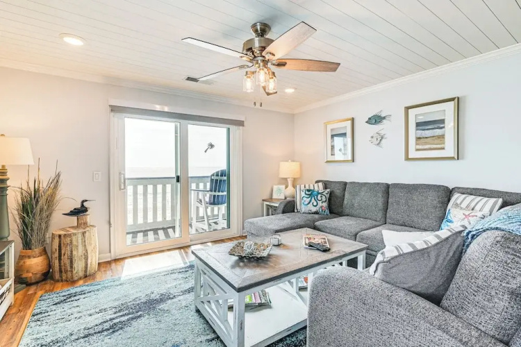 On-the-beach Escape: Oceanfront in Surfside!