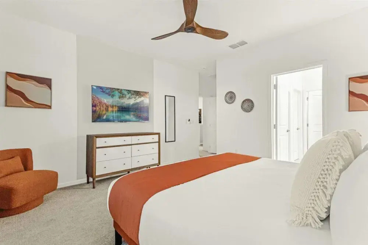 Upstay - Guest Home w Cinema Theme Rooms