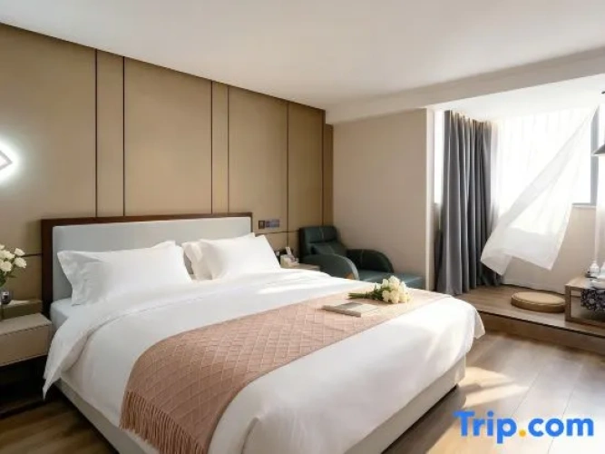 Suite with city view