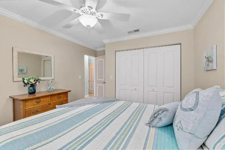 Island Oasis - 3br 2ba - steps to the ocean!