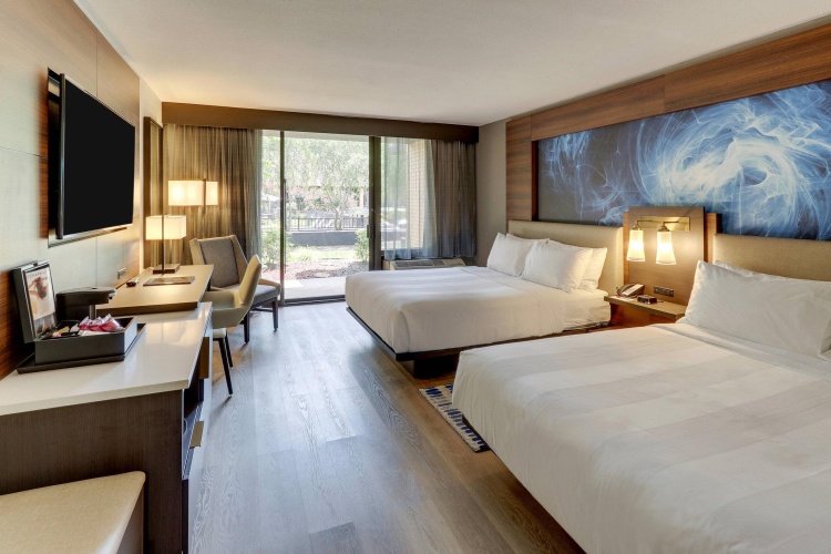 Standard Quadruple room with courtyard view