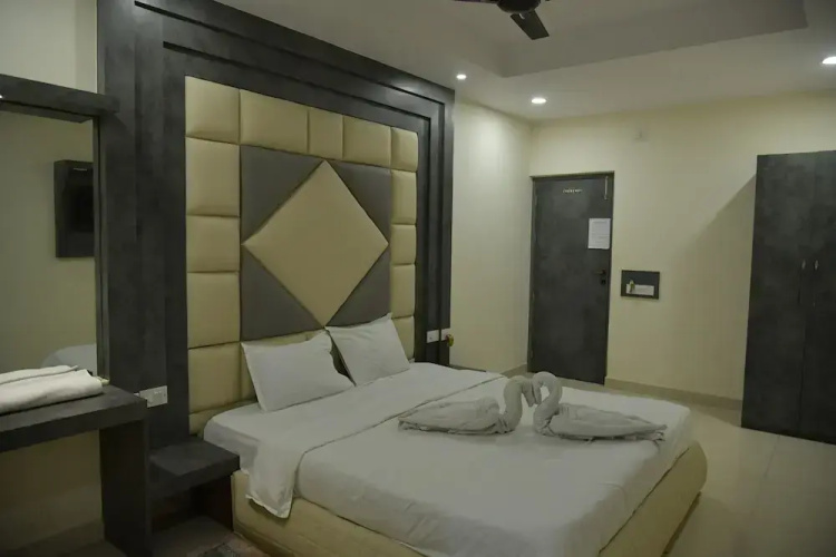 Hotel M Plaza Dhulagar Howrah