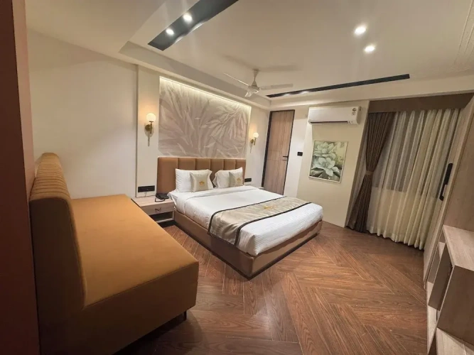 Deluxe Double room with city view