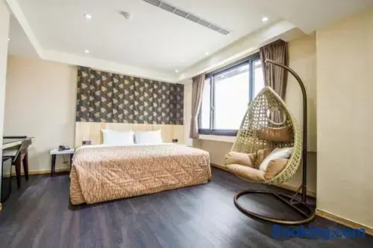 Hotel 9
