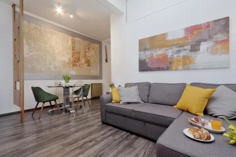 Urbana Apartment