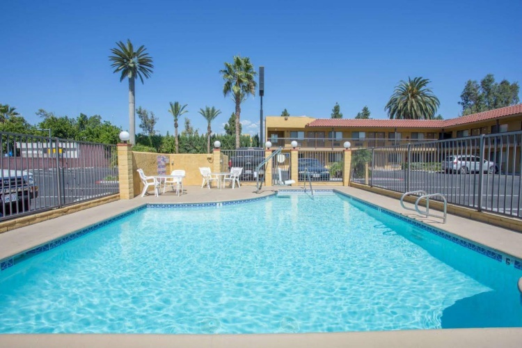 Super 8 Ontario Ca photo 13