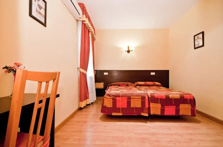 Hostal Las Cortes