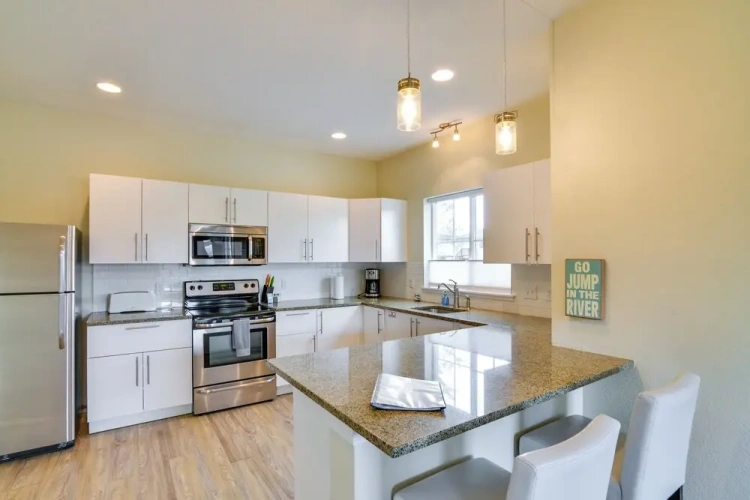 2 Bedrooms Apartment