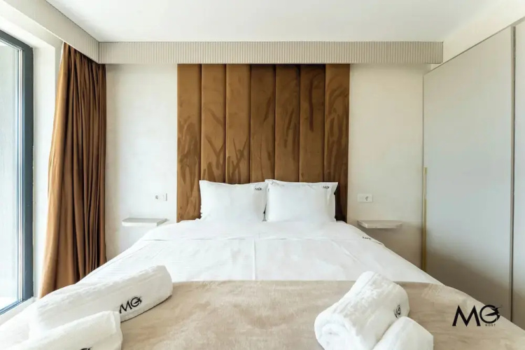 MoHost Valcom - Luxury Skyline Penthouse