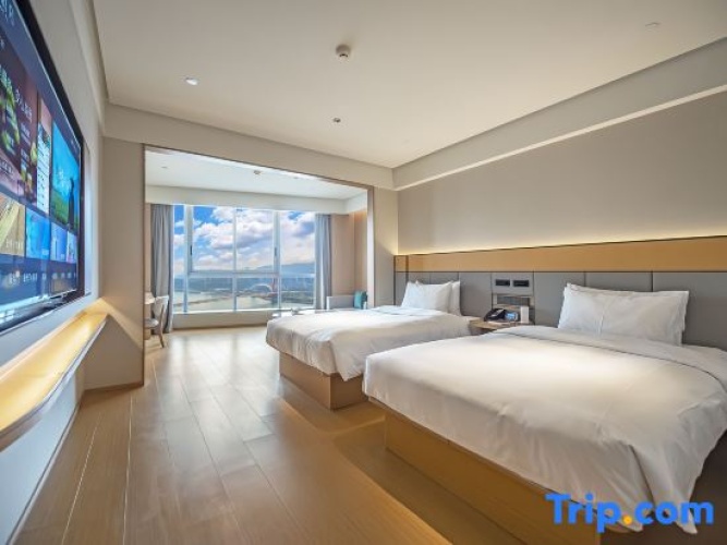Standard Twin room with view