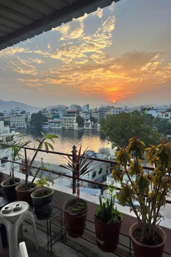 Nukkad Guest House Near Lake Pichola