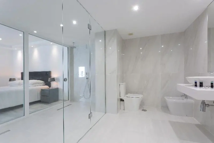 4 Bedrooms Apartment