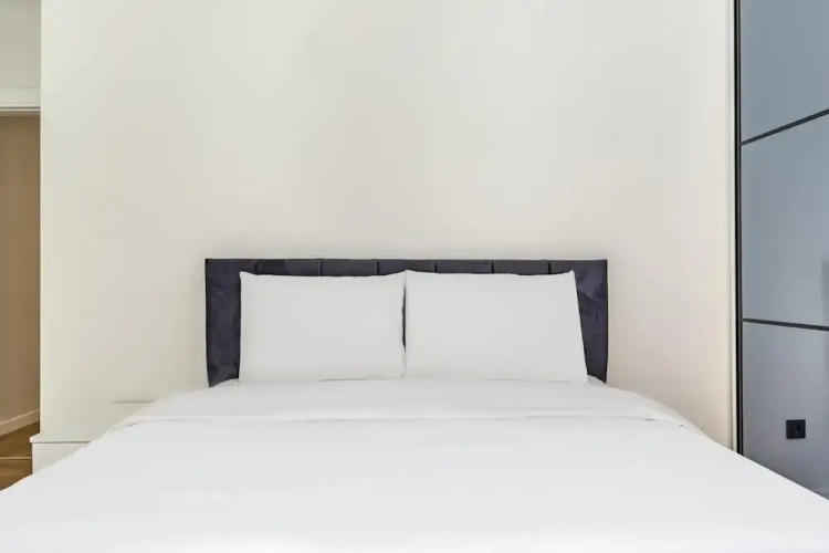 Central and Modern 2 1 Flat in Sisli