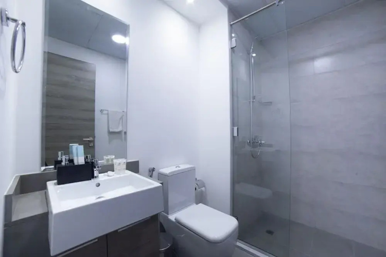 Sophisticated Modern 1 BR on Blooms A JVC