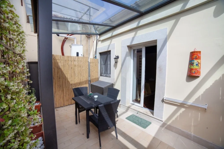 Standard Triple room