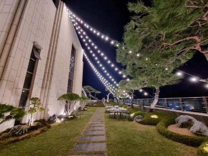 Pine Grove HotelOver view