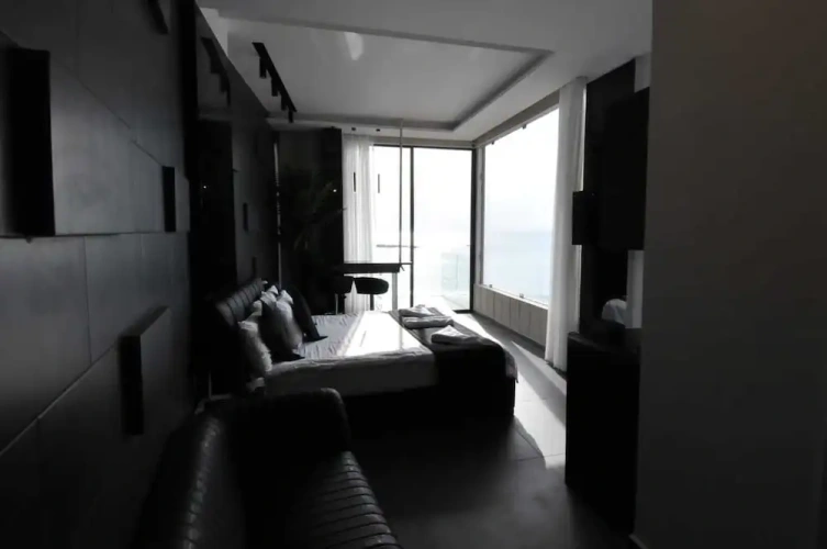 Deluxe Studio
