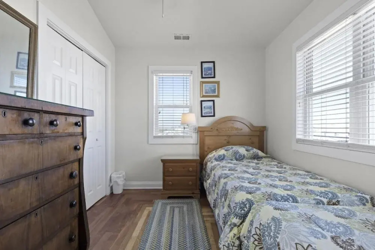 Suncatcher 4 Bedroom Home by RedAwning