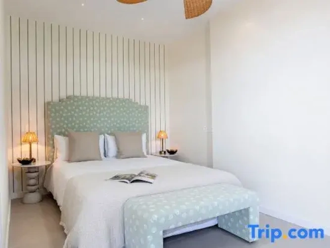 3 Bedrooms Apartment