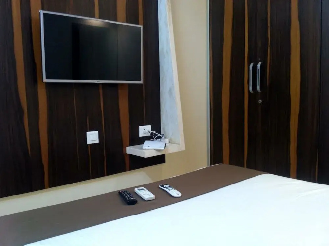 Hotel Maval Grand