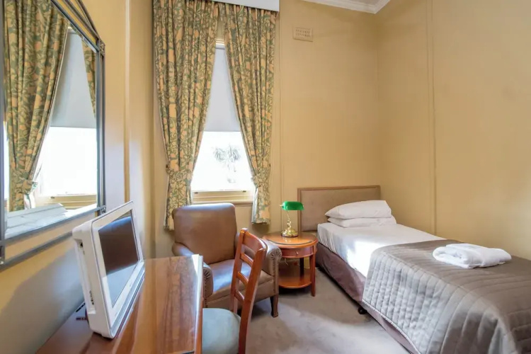 American Hotel Creswick