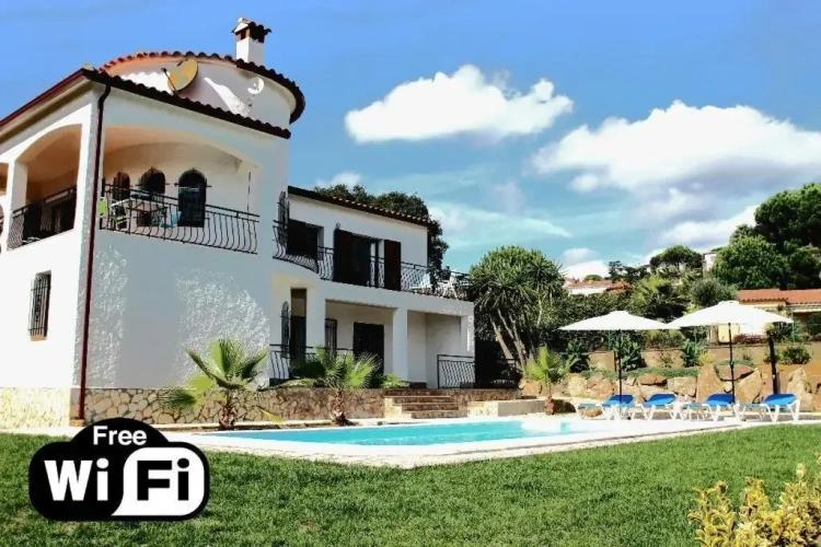 4 Bedrooms Cottage