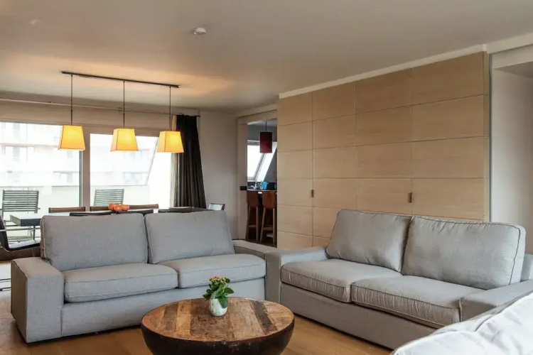 Spacious Seaside Apartment