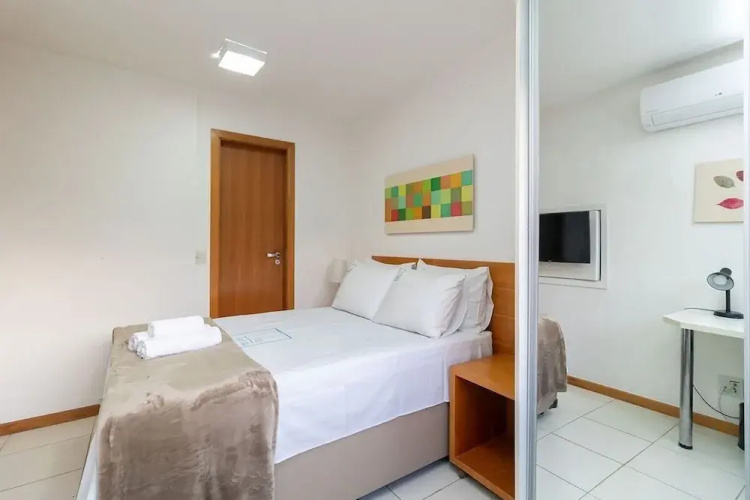 Apt Facing Lake Paranoa - Clr314
