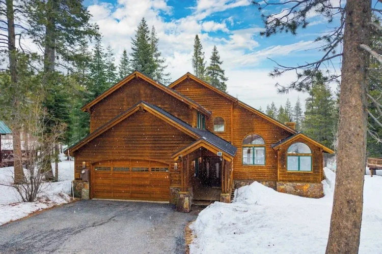 4 Bedrooms Cottage