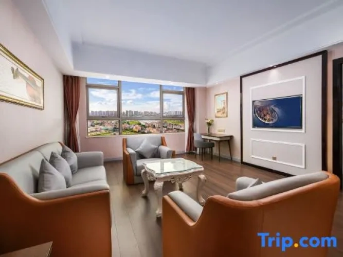 Deluxe Suite