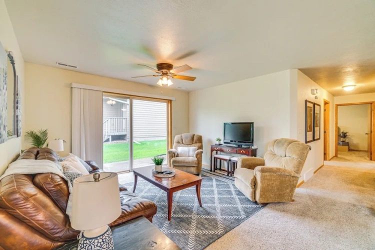 2 Bedrooms Apartment