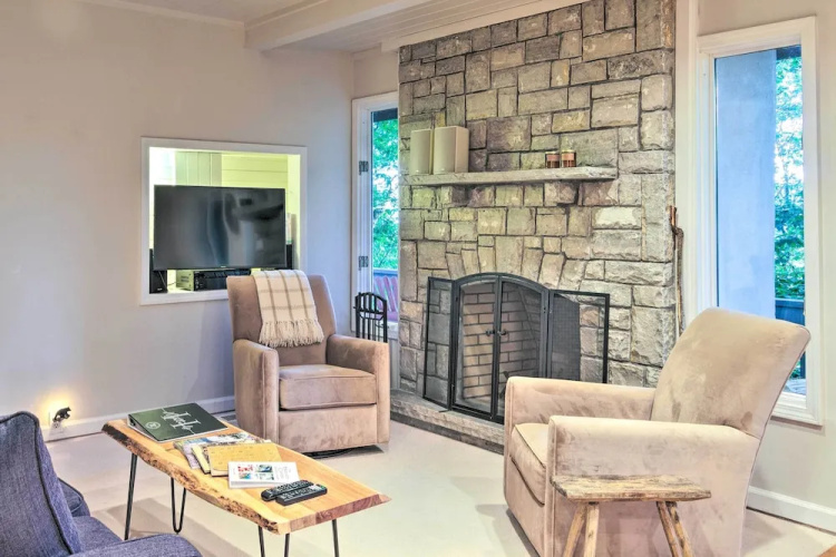 Highlands Home w/ Fireplace, Views, & Trails!