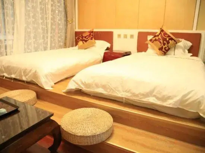 Lincang Yihai Hotel