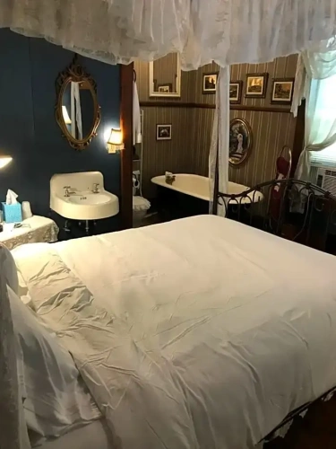 Deluxe Double Suite