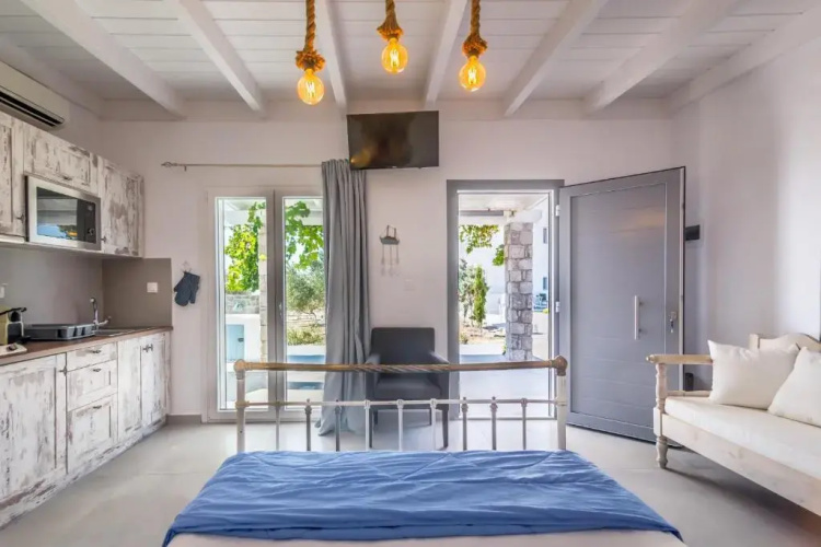Kristen's Studio & Apartments