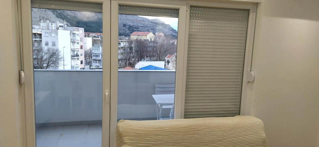 Leo Apartment
