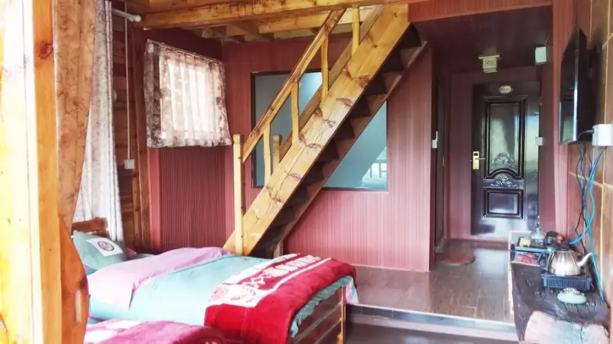 Luguhu Lakeside Apu Guest House
