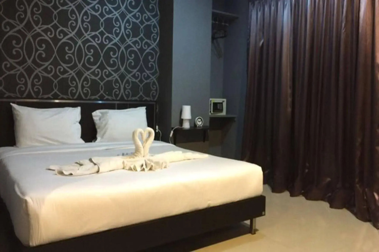 Sweet Hotel