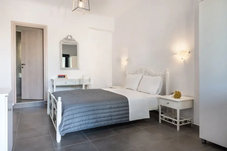 2 Bedrooms Standard Family room with balcony