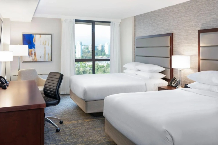 Standard Quadruple room with city view