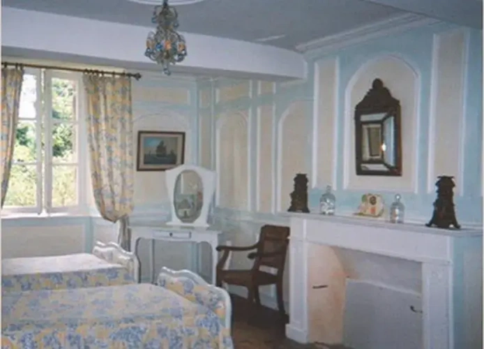 Standard Twin room with garden view