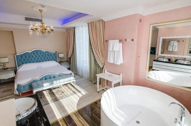 Phoenicia Royal
